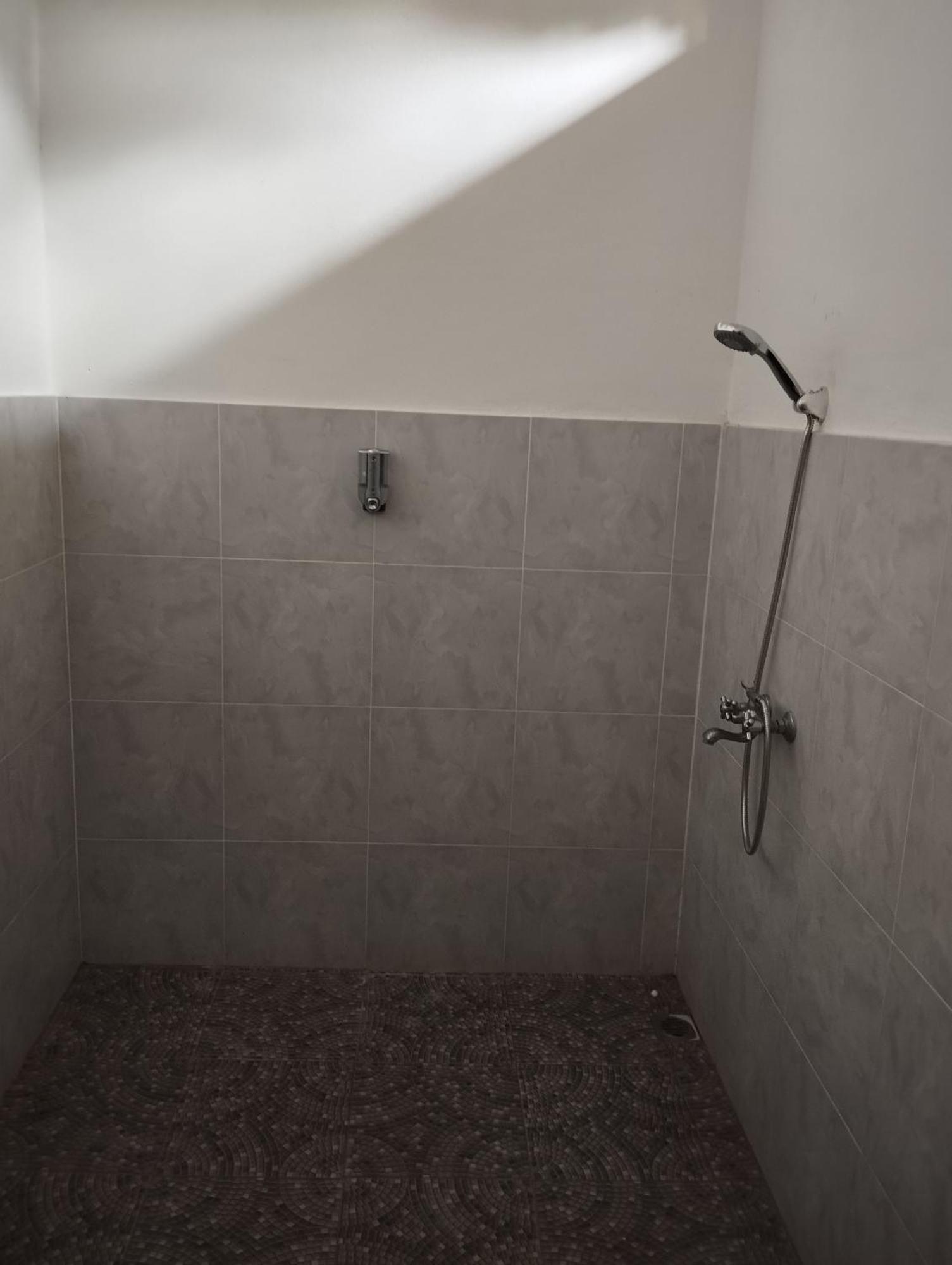 Tunjung Guest House Lovina Beach Buleleng  Bilik gambar